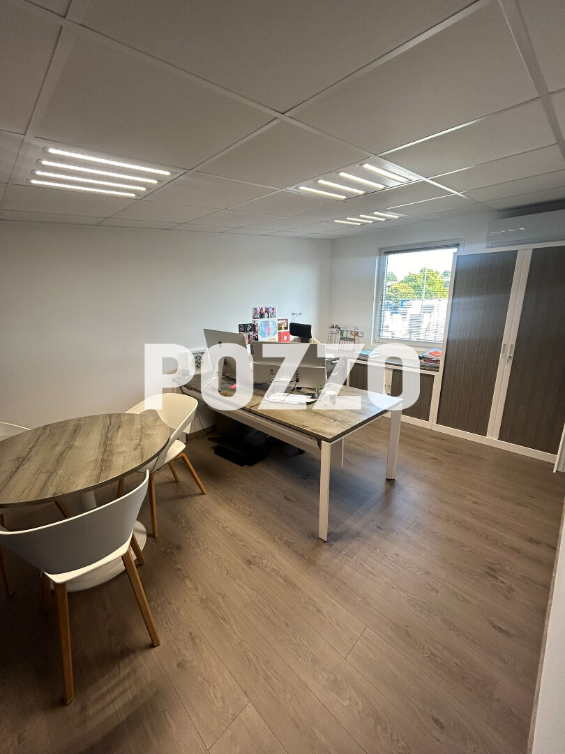 Photo Bâtiment à vendre  417 300 HT net vendeur construit en 2019 d'environ 370 m², prix TVA inclus. image 4/6