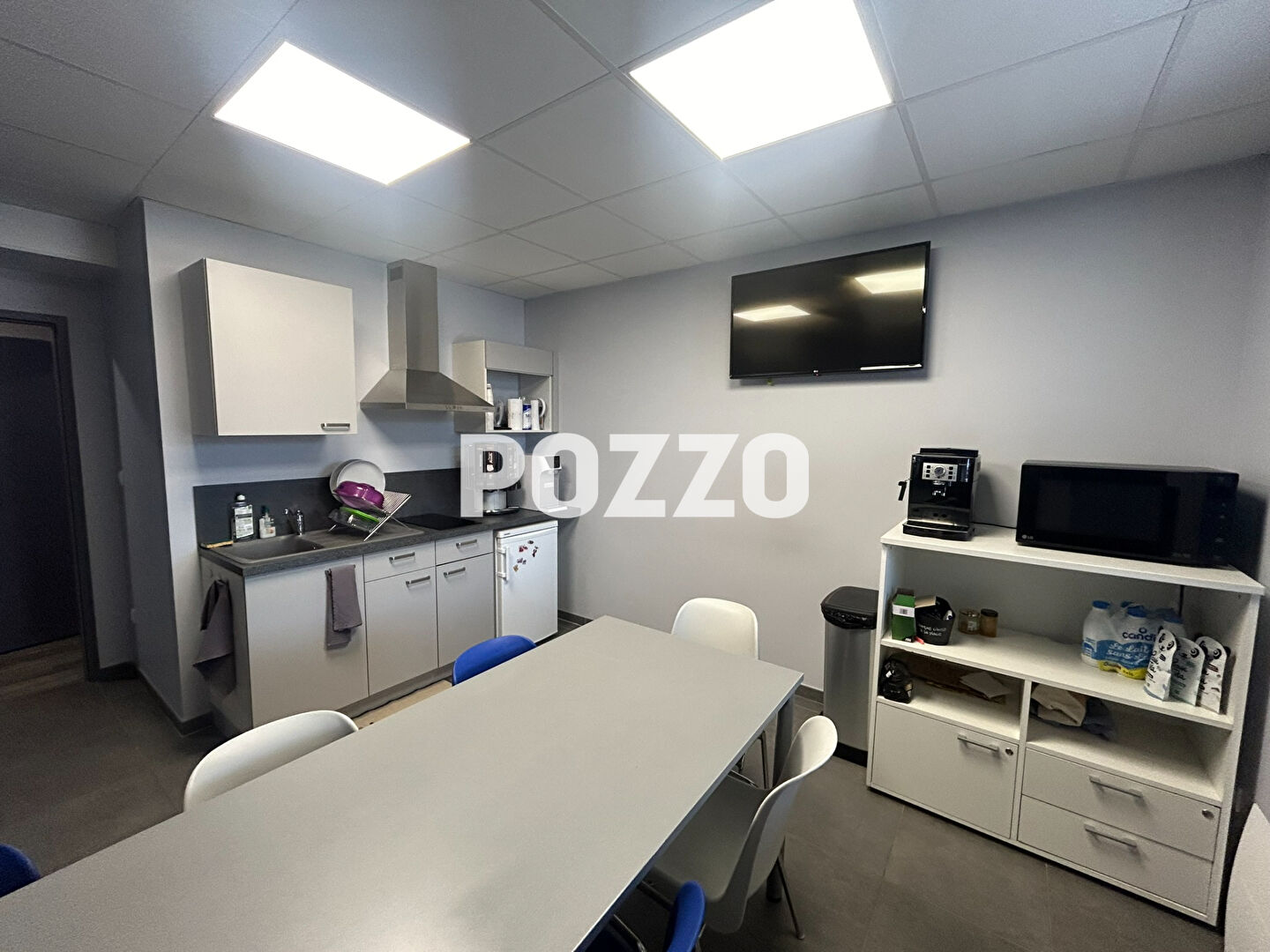 Photo Bâtiment à vendre  417 300 HT net vendeur construit en 2019 d'environ 370 m², prix TVA inclus. image 6/6