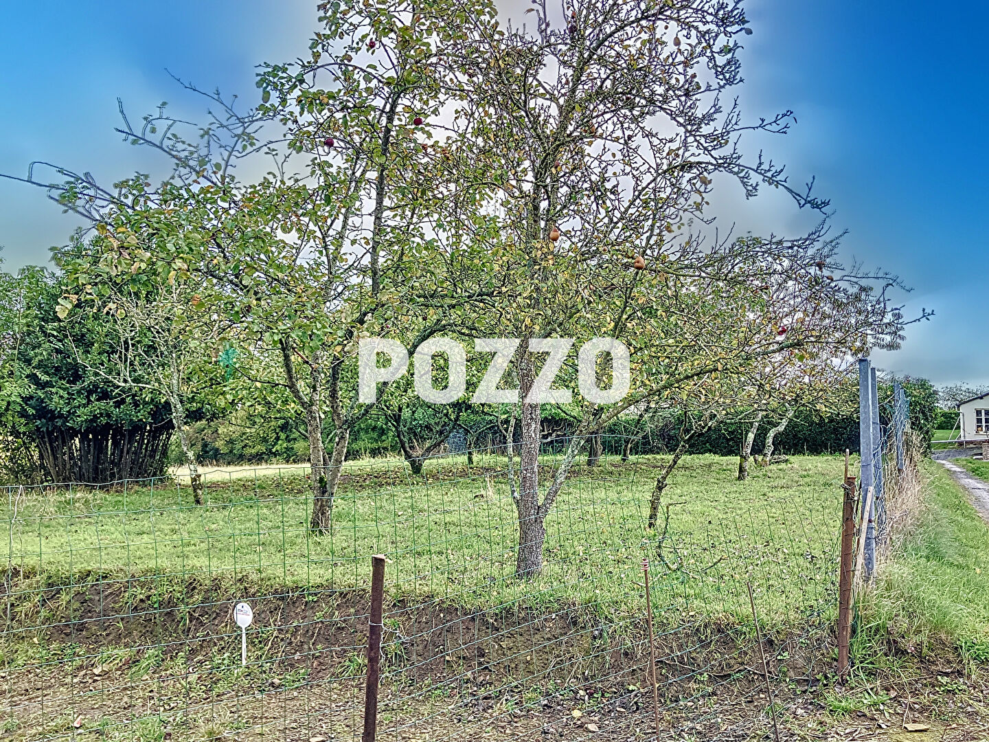 Photo A VENDRE.  TERRAIN A BATIR. 390M² . SAINT AMAND VILLAGES. image 2/3