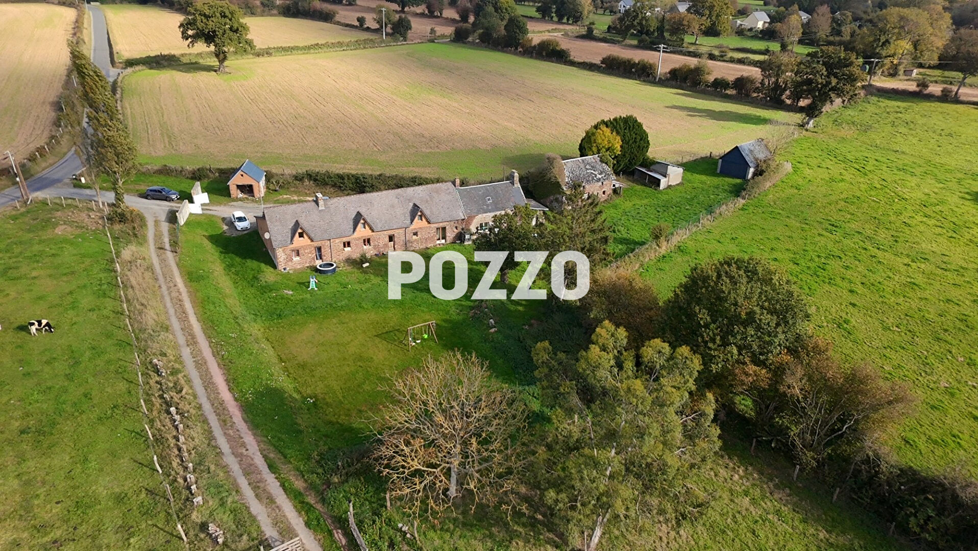 Maison en pierres rénovée avec dépendances, Saint-Planchers