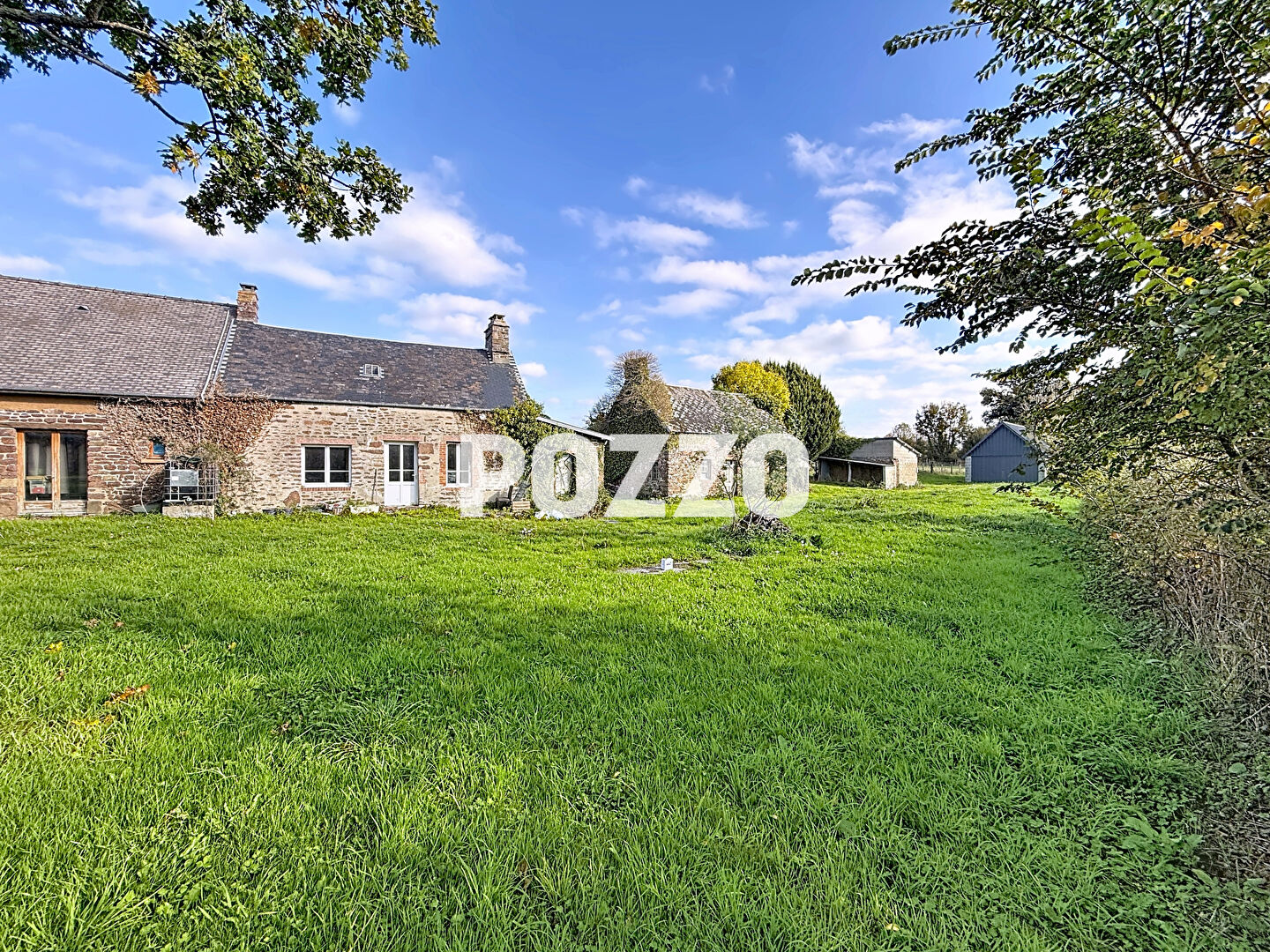 Photo Maison en pierres rénovée avec dépendances, Saint-Planchers image 4/6