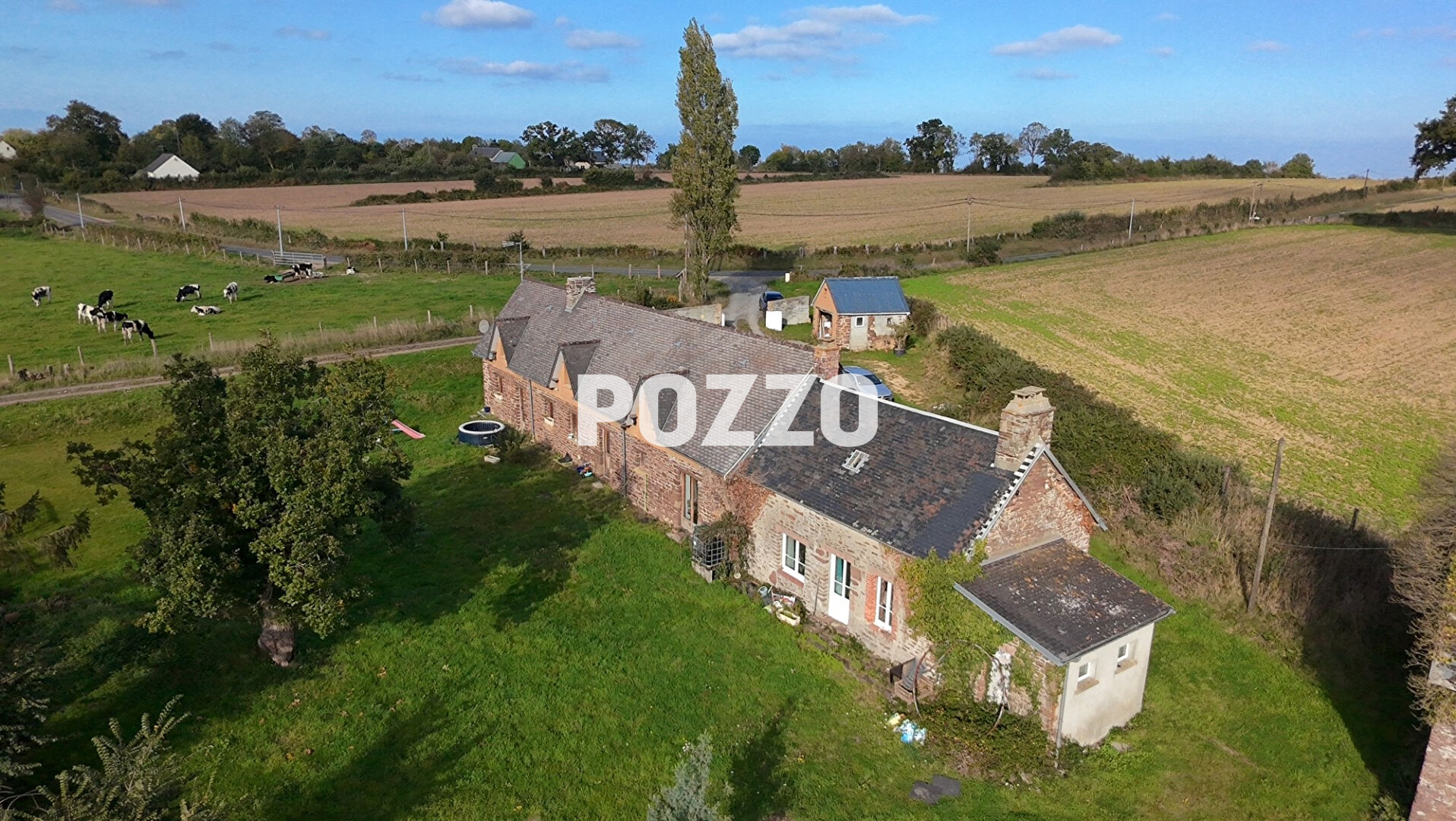 Photo Maison en pierres rénovée avec dépendances, Saint-Planchers image 5/6