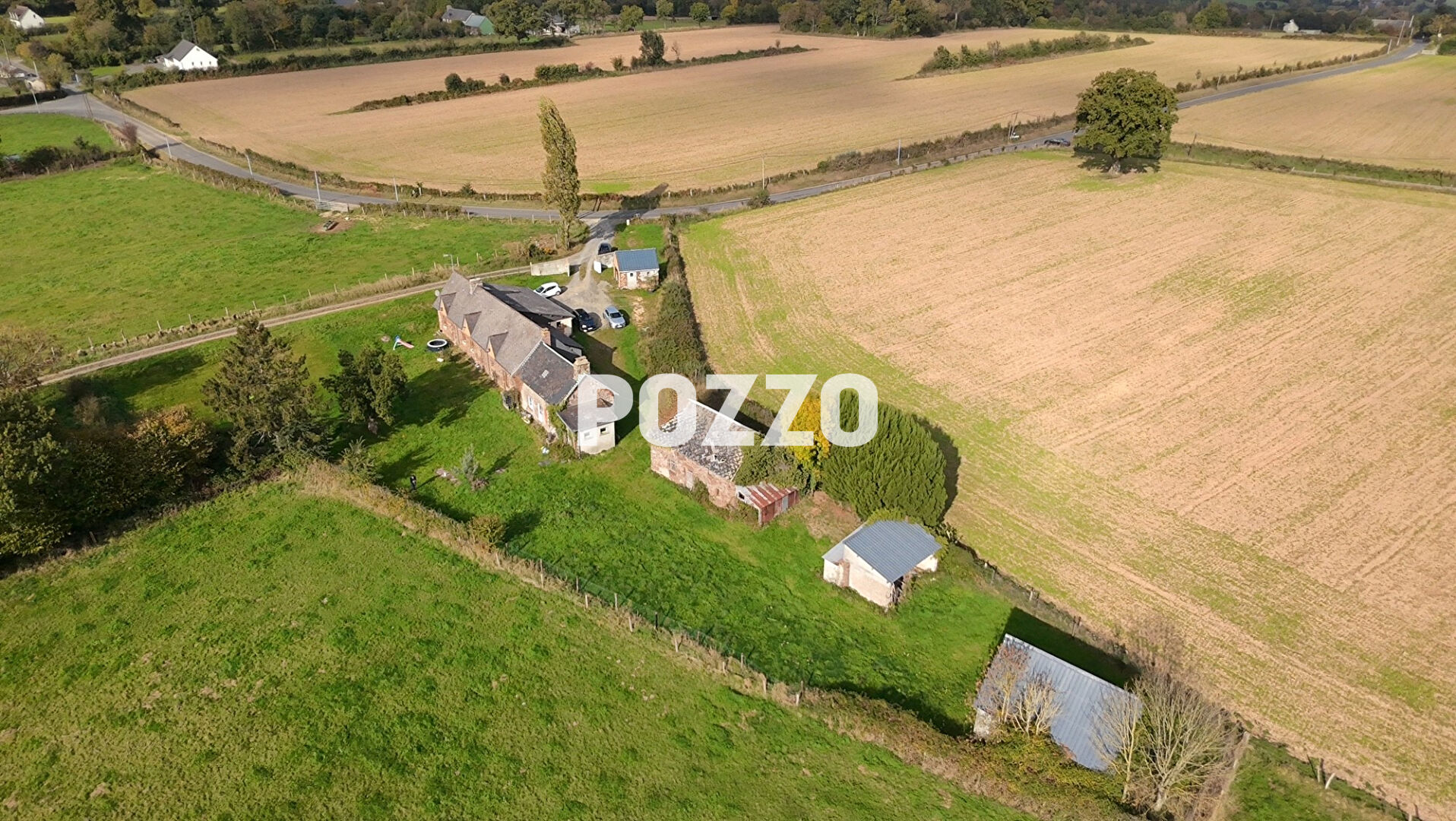 Photo Maison en pierres rénovée avec dépendances, Saint-Planchers image 6/6