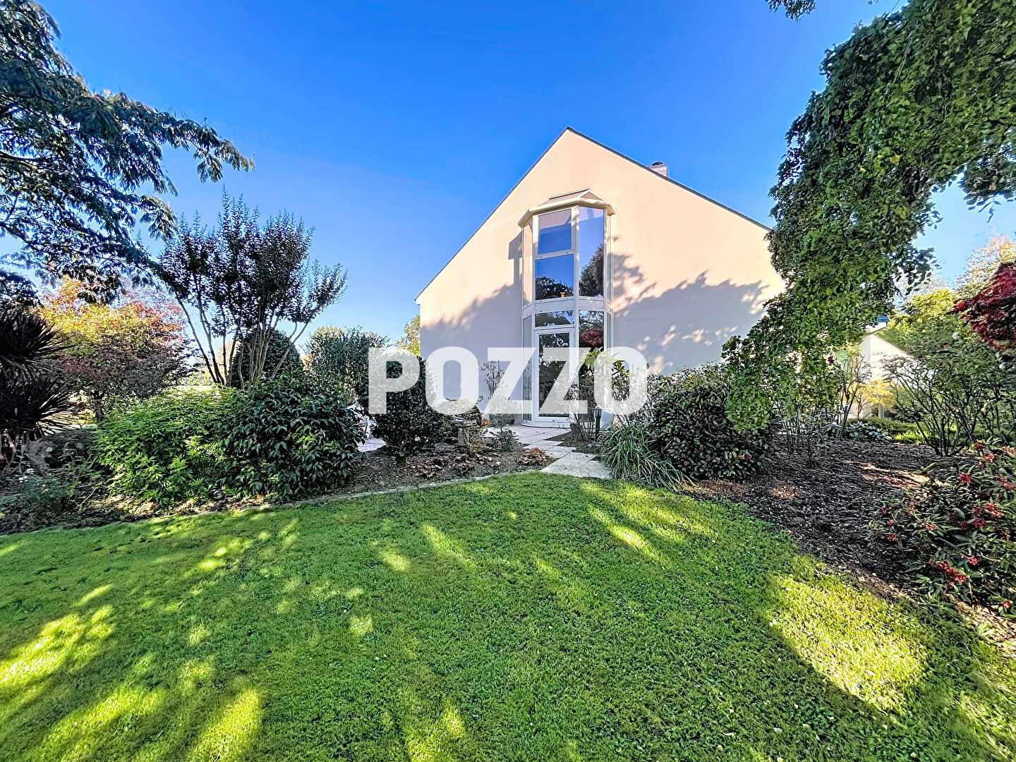 Photo A VENDRE. ST AMAND. MAISON D'ARCHITECTE AVEC PARC PAYSAGER. image 2/6