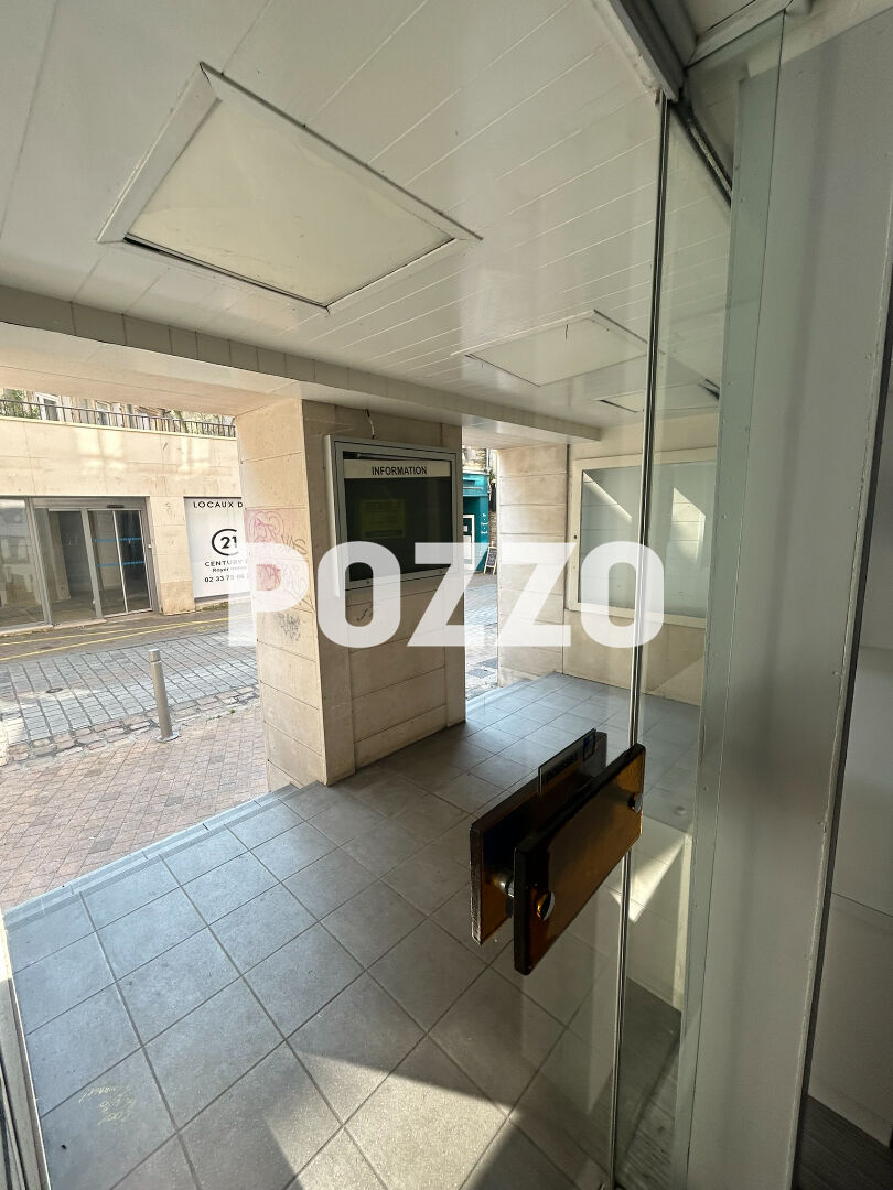 Photo Murs commerciaux vident 160 m² emplacement n°1 Granville. image 3/6