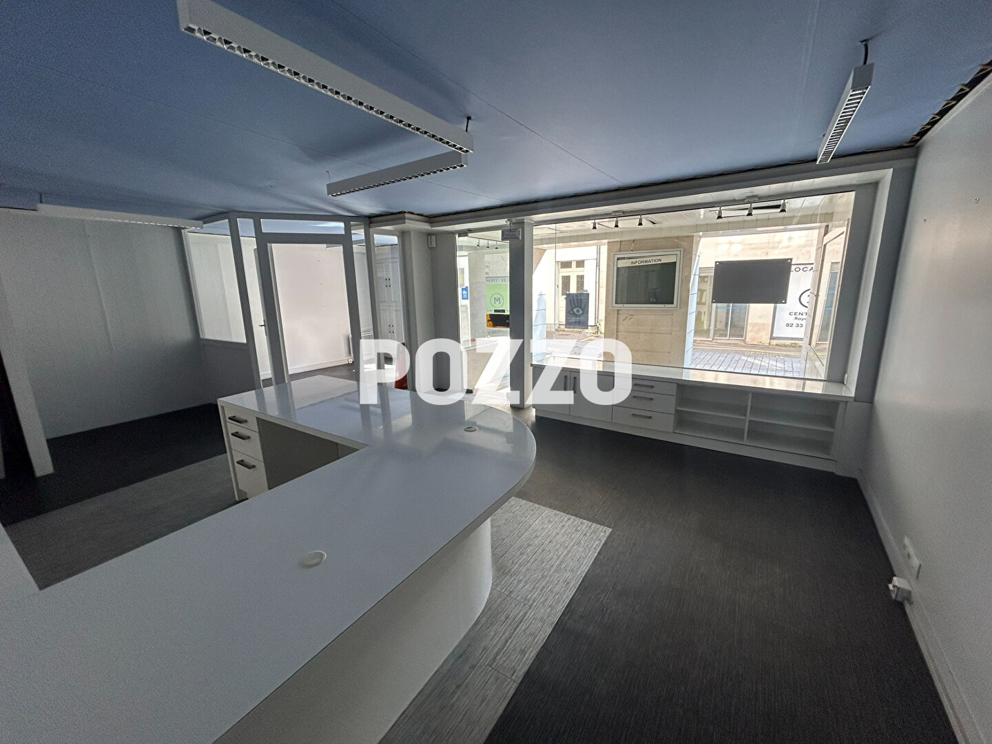 Photo Murs commerciaux vident 160 m² emplacement n°1 Granville. image 4/6