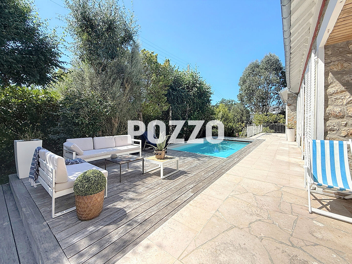Photo Maison de 7 pièces (323 m²) en vente à DONVILLE LES BAINS image 6/6