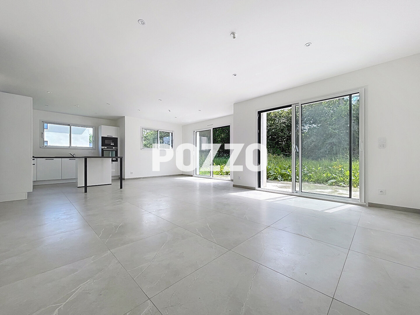 Photo Maison Plain pied de 2025 - 6 pièces(118 m²) - Garage image 2/6