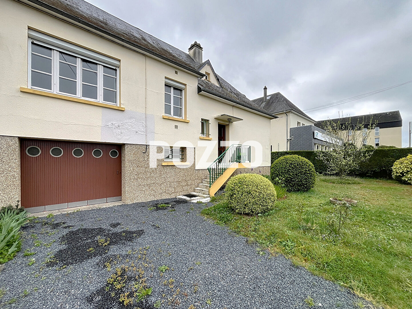 BAISSE DE PRIX !! CENTRE DE CONDE SUR VIRE. MAISON  AVEC JARDIN  ET SOUS-SOL.