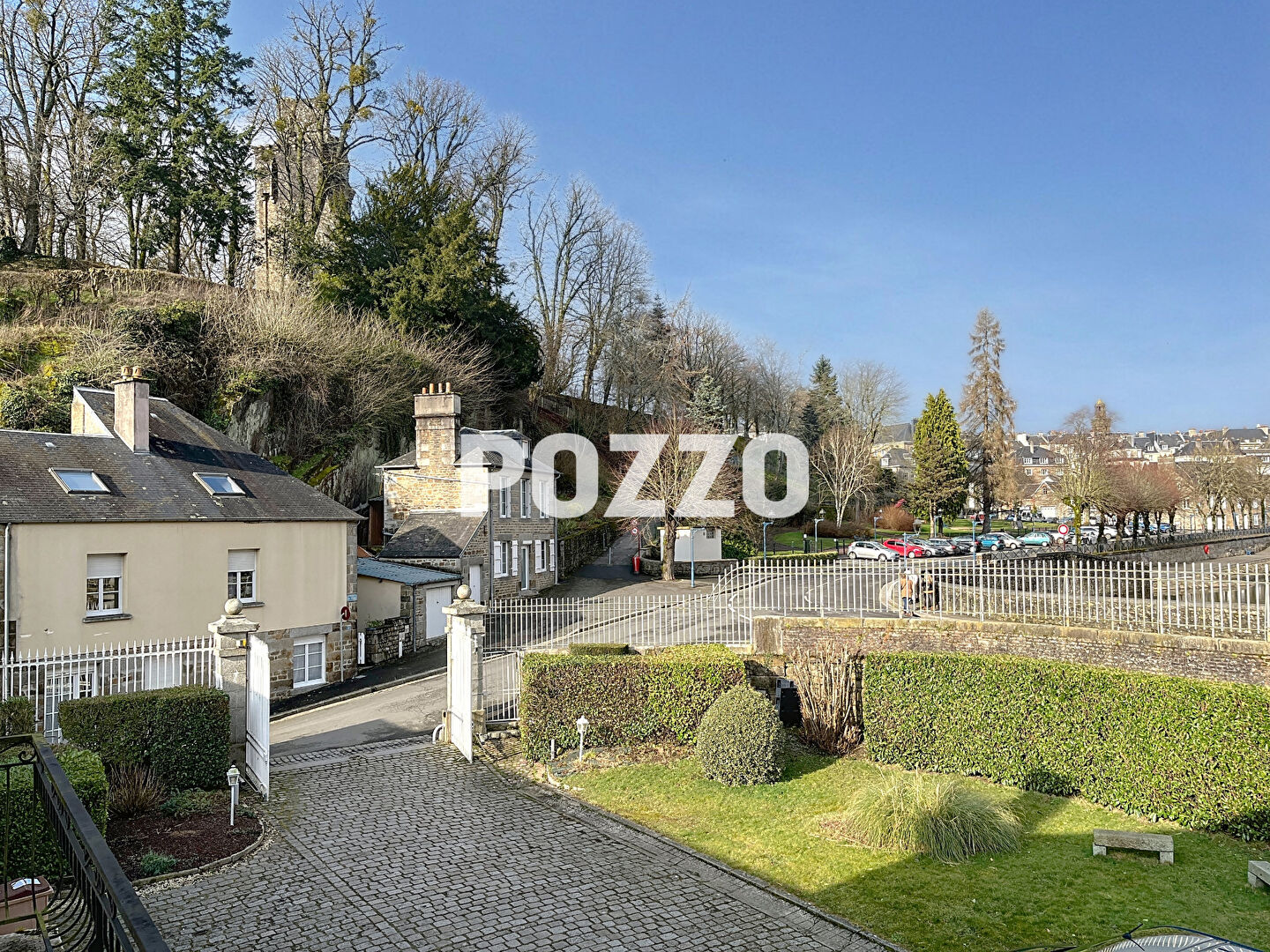 Photo A VENDRE MAISON DE 7 PIECES (224 m2) A VIRE-NORMANDIE (14) image 2/6