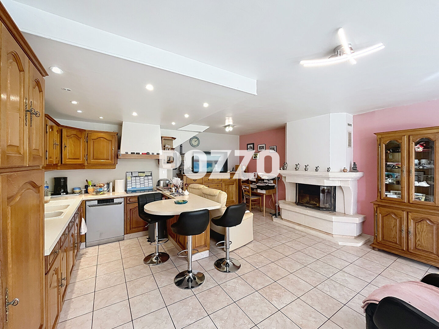 Photo CONDE SUR VIRE. TRES BEAUX VOLUMES POUR CETTE MAISON AVEC  PLUS D'1HECTARE ! image 3/6