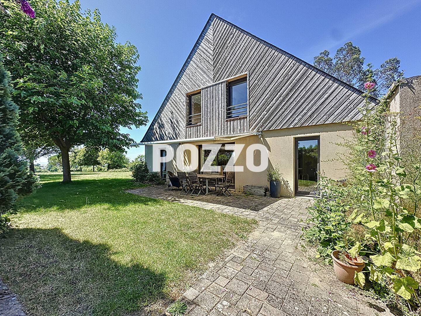 Photo Maison d'architecte Saint Jean Le Thomas de 183 m2, jardin, terrasses, vue mer et Mont St Michel image 3/6