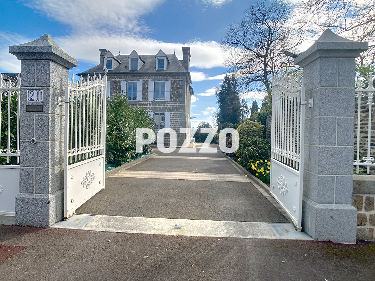 Agence immobilière de 
 Agence Pozzo-immobilier - Pozzo immobilier St Hilaire du Harcouët 
