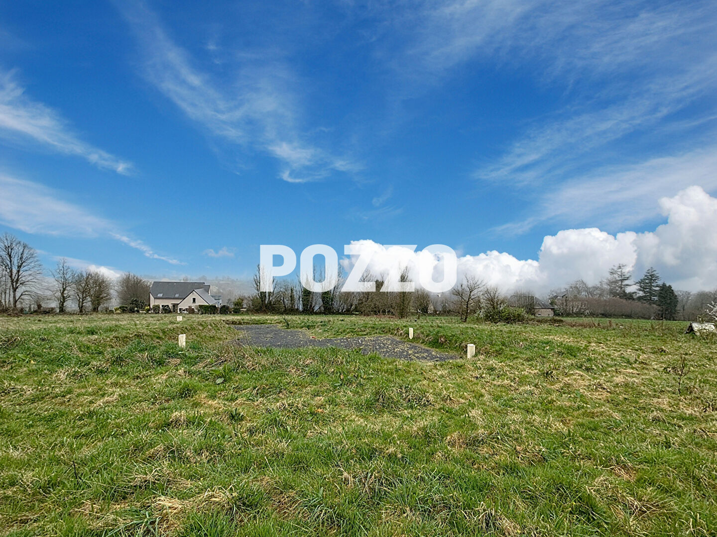 Photo Terrain à bâtir viabilisé et borné à Cerisy La Salle d'environ 455 m2 image 2/2