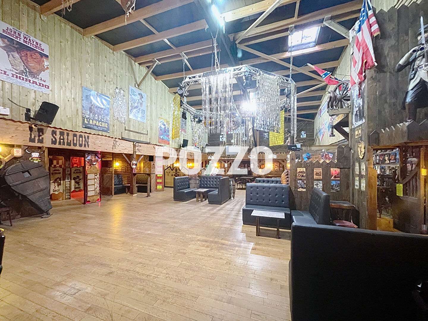 Photo Lessay, batiment 330 m² environ en zone artisanale, grand parking, toutes activités image 3/5