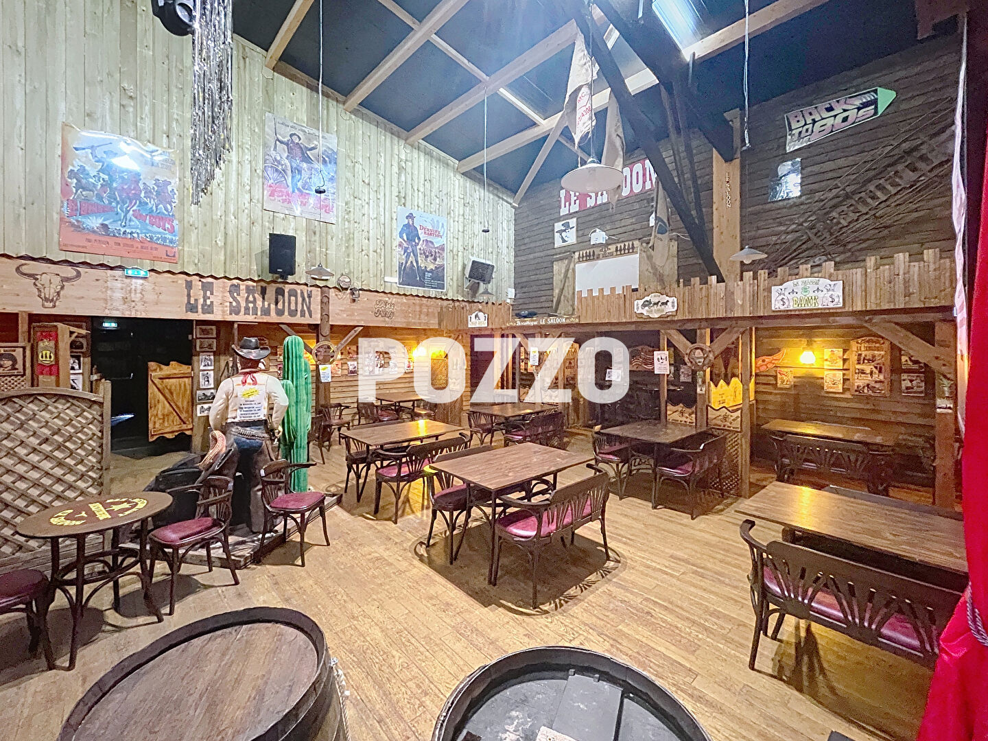 Photo Lessay, batiment 330 m² environ en zone artisanale, grand parking, toutes activités image 4/5