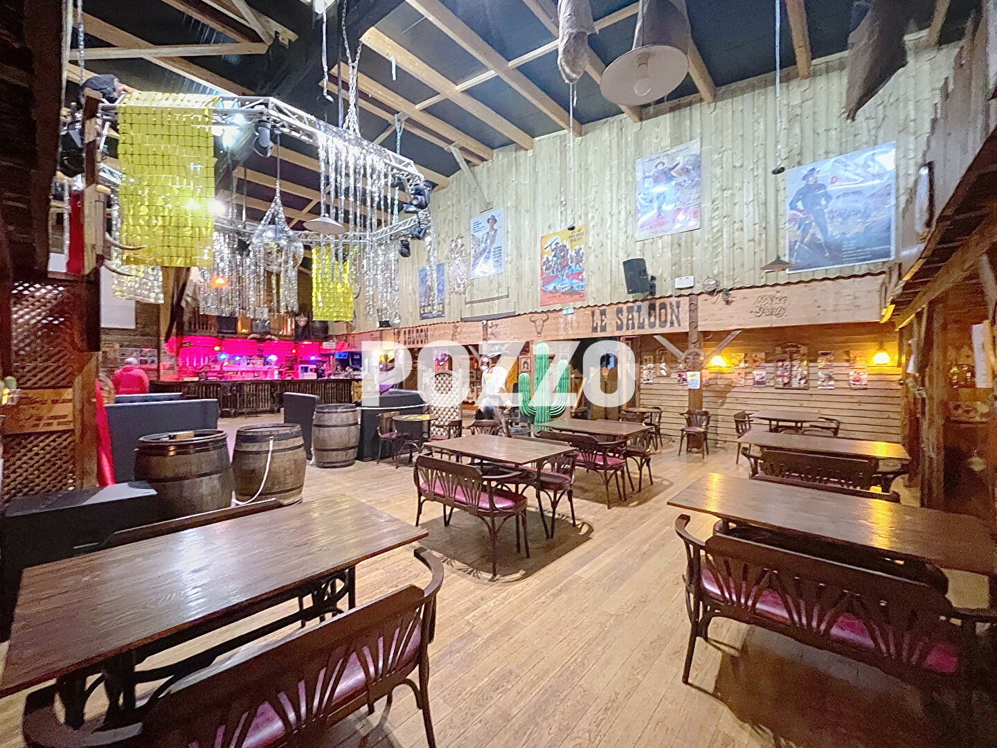 Photo Lessay, batiment 330 m² environ en zone artisanale, grand parking, toutes activités image 5/5