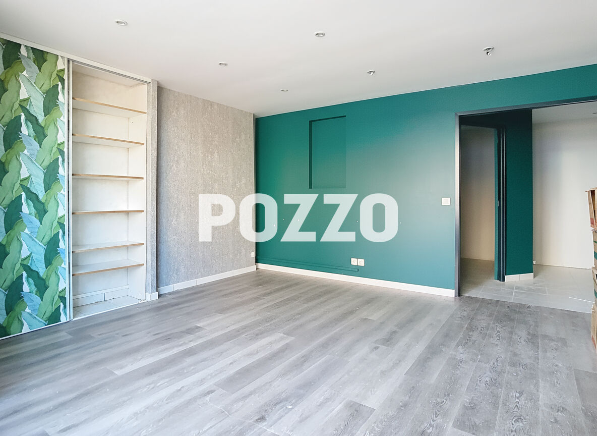 Photo A LOUER - Local commercial centre-ville Pontorson image 2/6