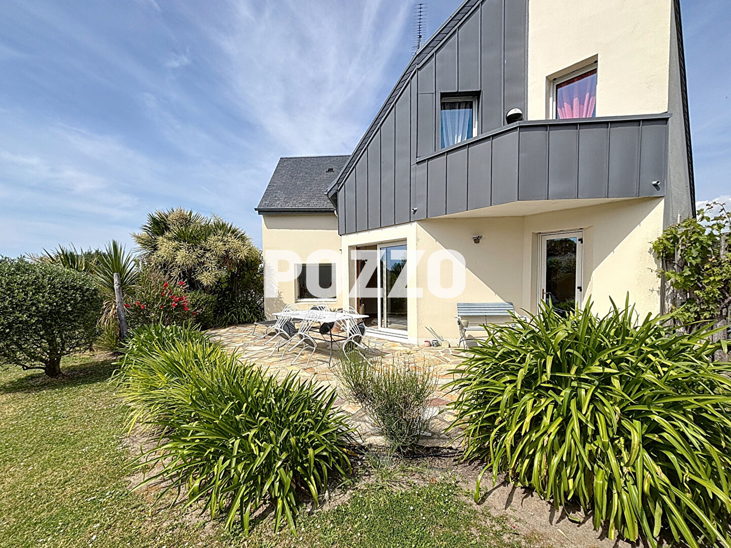 Blainville Sur Mer, au calme, maison en bon état général, de type F6, vie plain pied, jardin