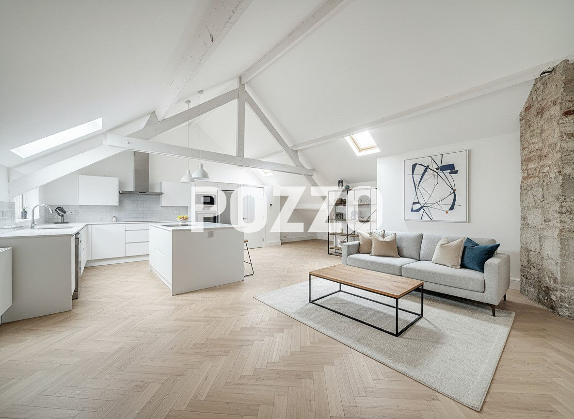 GRANVILLE  : Un plateau à aménager et un garage quartier Saint Paul