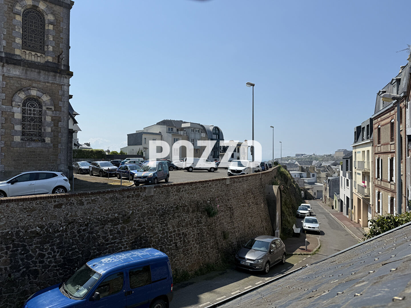 Photo GRANVILLE  : Un plateau à aménager et un garage quartier Saint Paul image 2/6