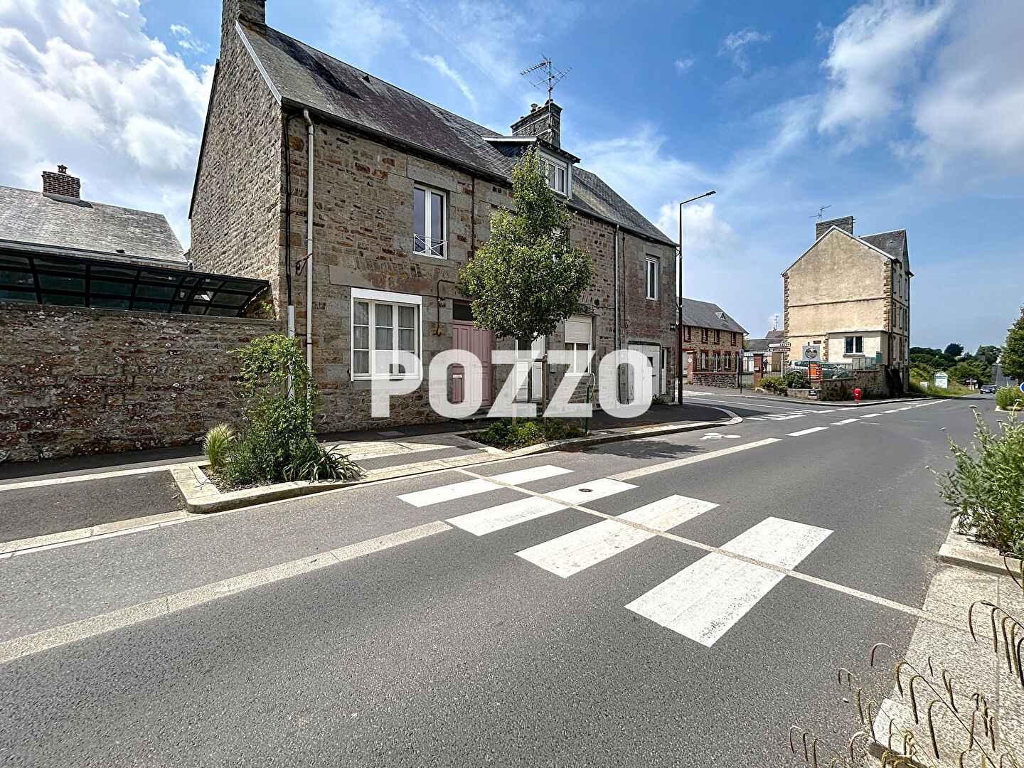 Photo A VENDRE - Ensemble immobilier coeur de bourg de SARTILLY ! Idéal investisseur image 1/6