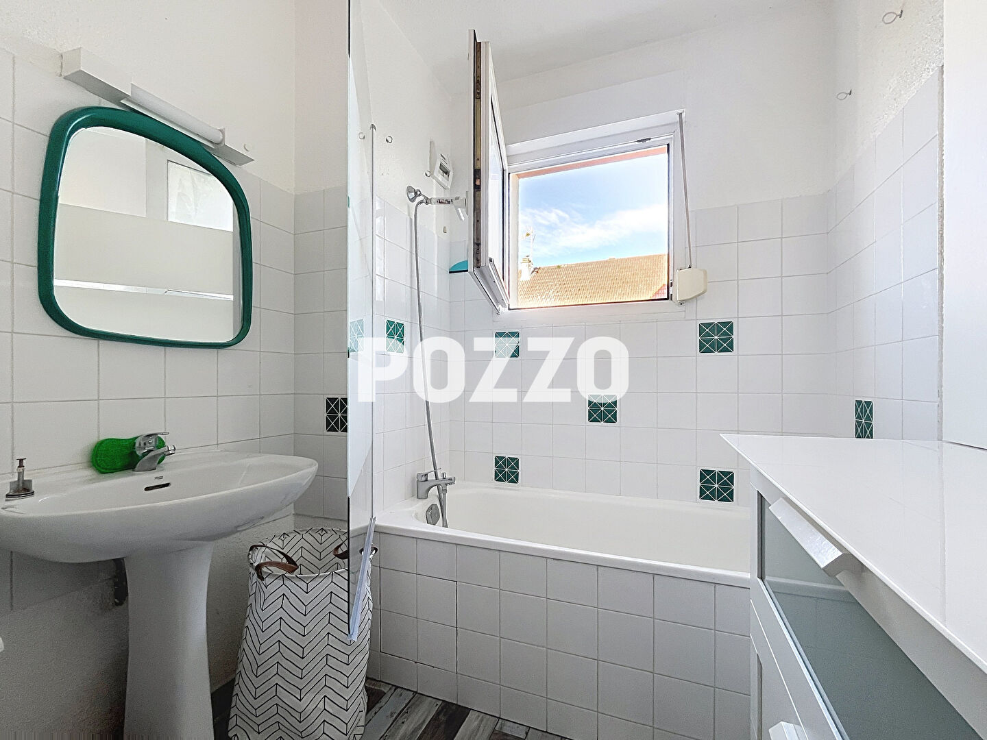 Photo appartement T2 (37 m²) balcon, vue mer à SAINT PAIR SUR MER image 6/6