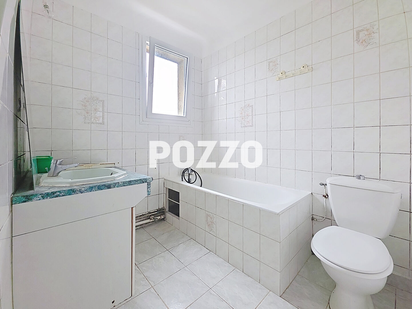 Photo immeuble comprenant une ancienne boulangerie et ses annexes, et une habitation de 4 chambres et un bureau image 4/6