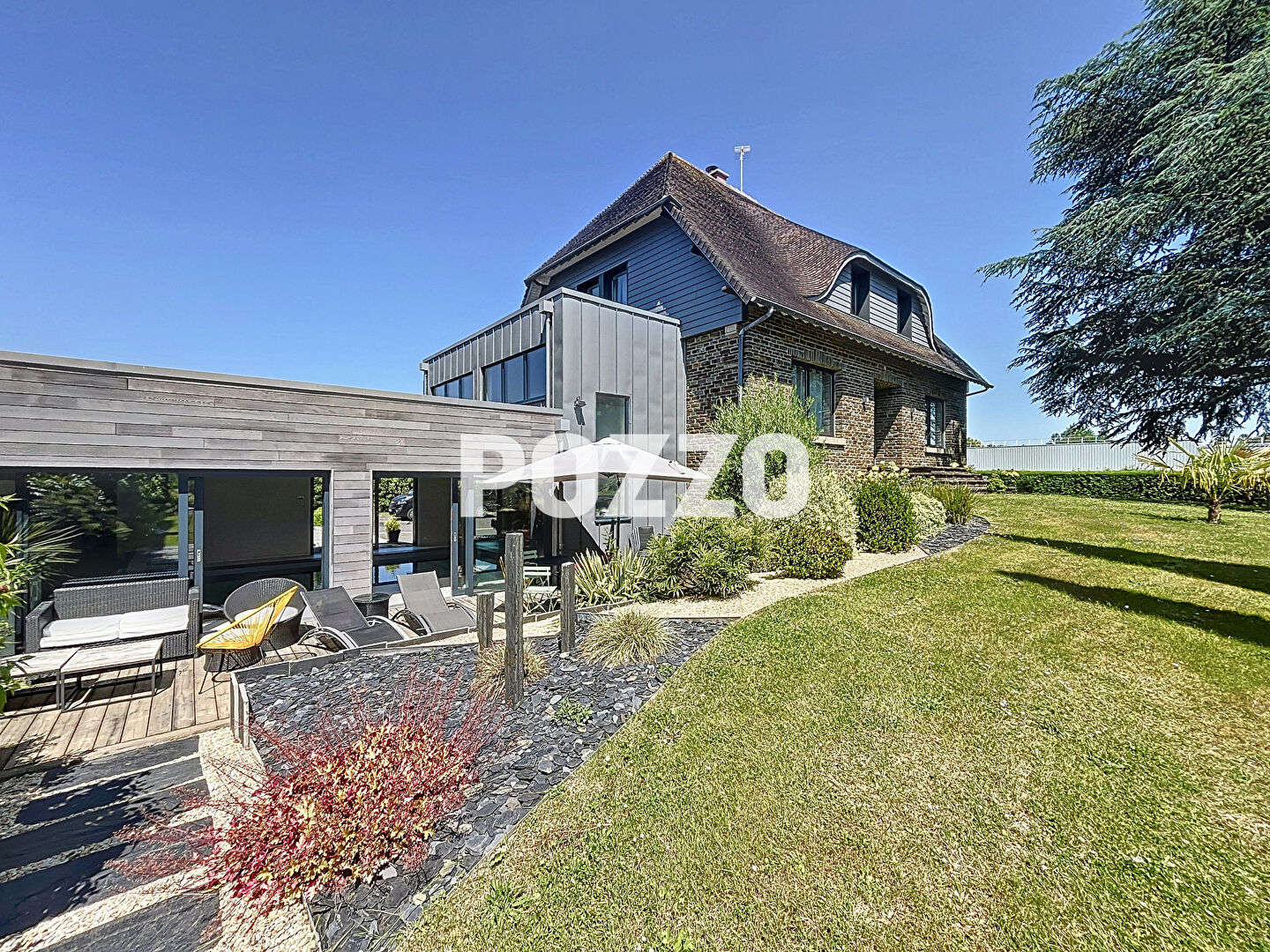 Agence immobilière de 
 Agence Pozzo-immobilier - Pozzo immobilier St Hilaire du Harcouët 
