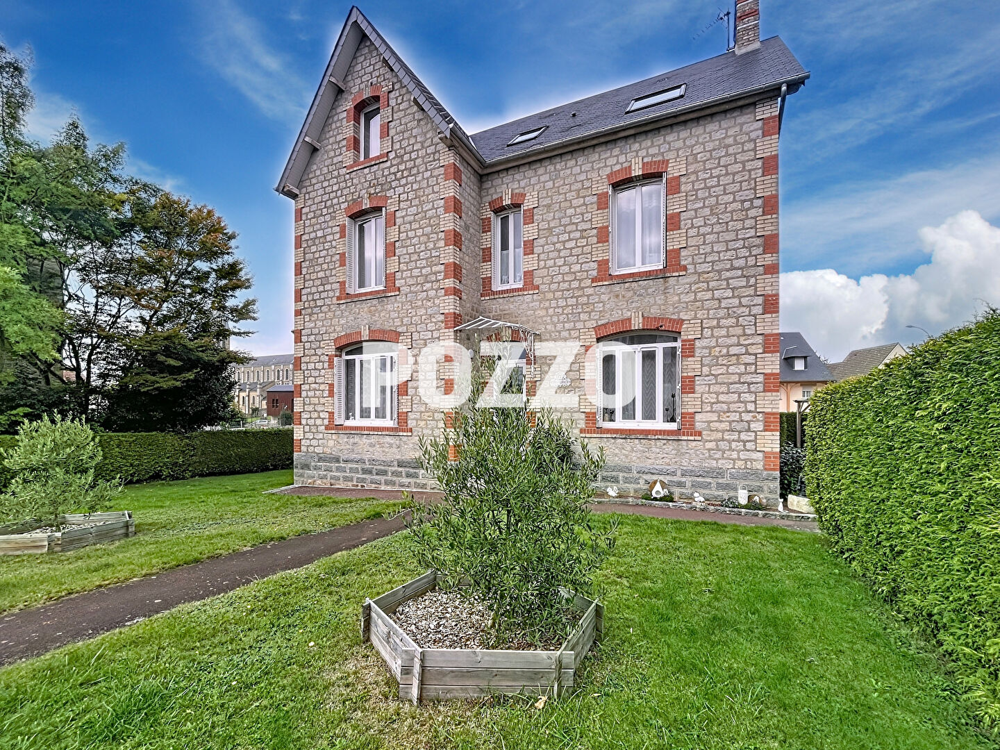 Agence immobilière de 
 Agence Pozzo-immobilier - Pozzo immobilier St Hilaire du Harcouët 
