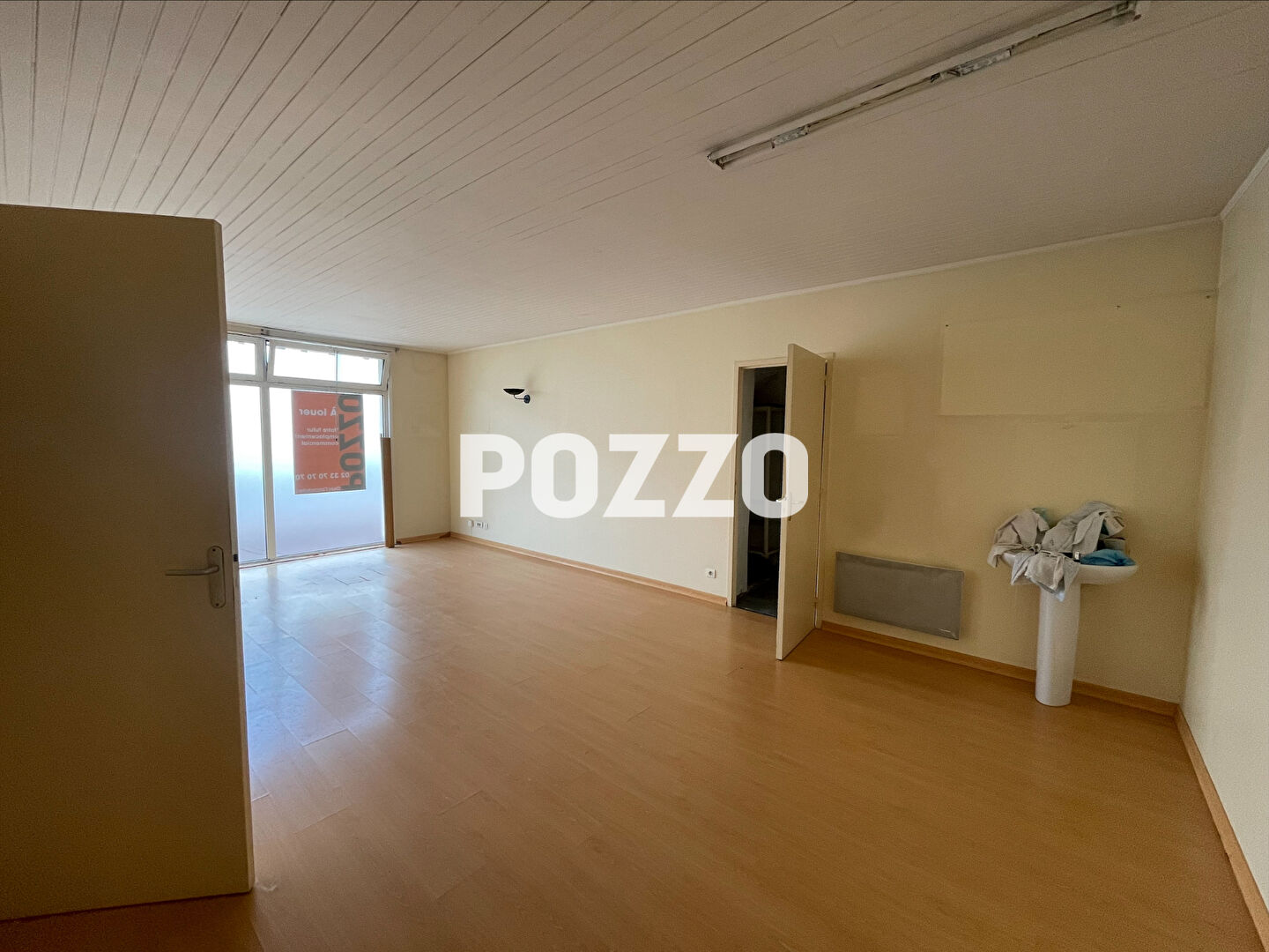 Photo Local d'activité à louer  - Donville les bains. image 2/5