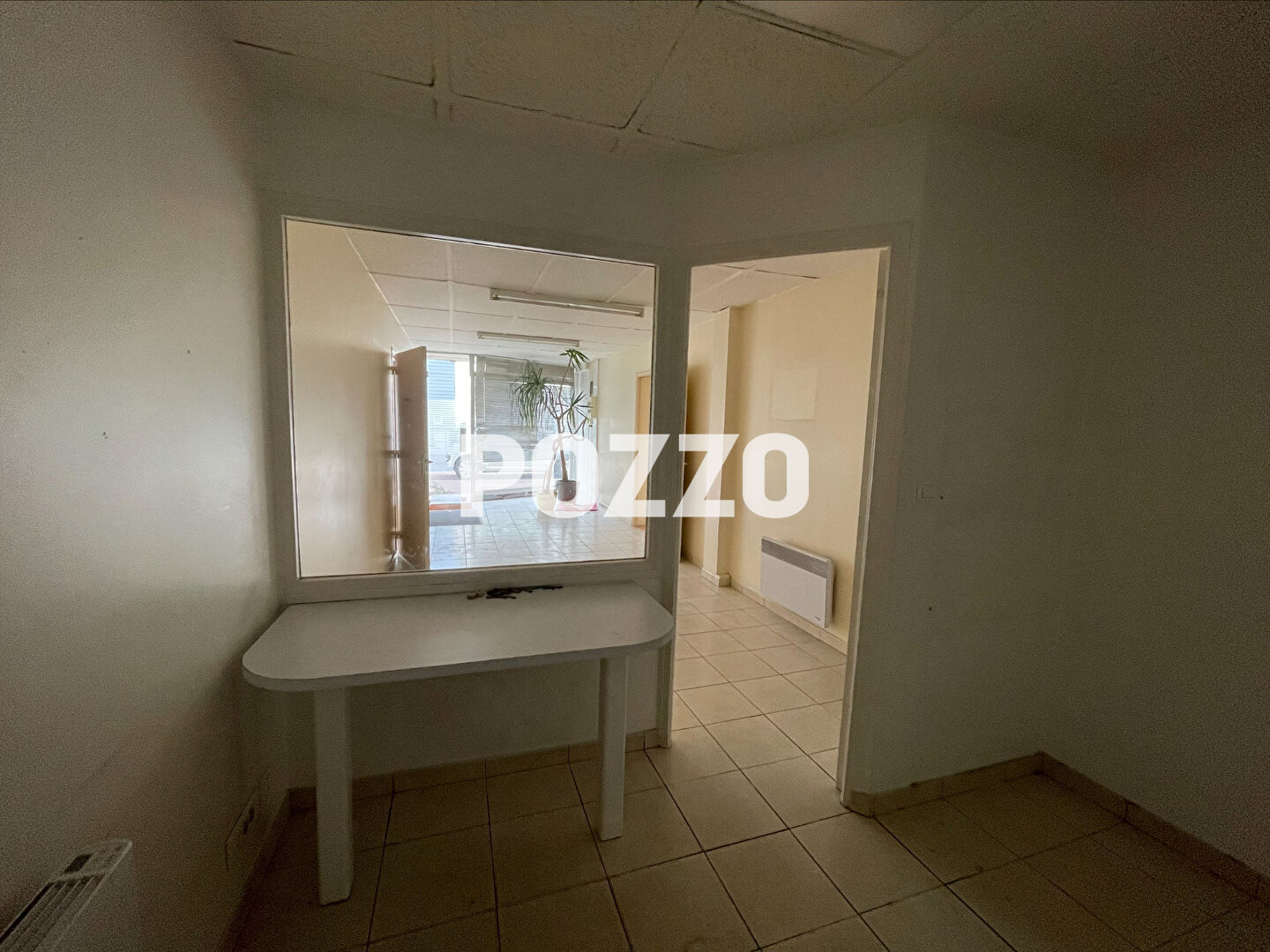 Photo Local d'activité à louer  - Donville les bains. image 5/5