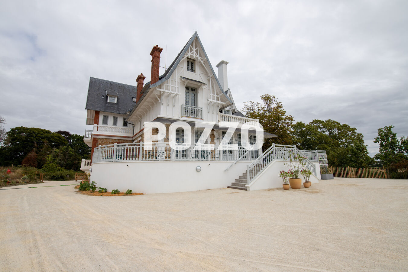 Maison Granville 10 pièce(s) 720 m2