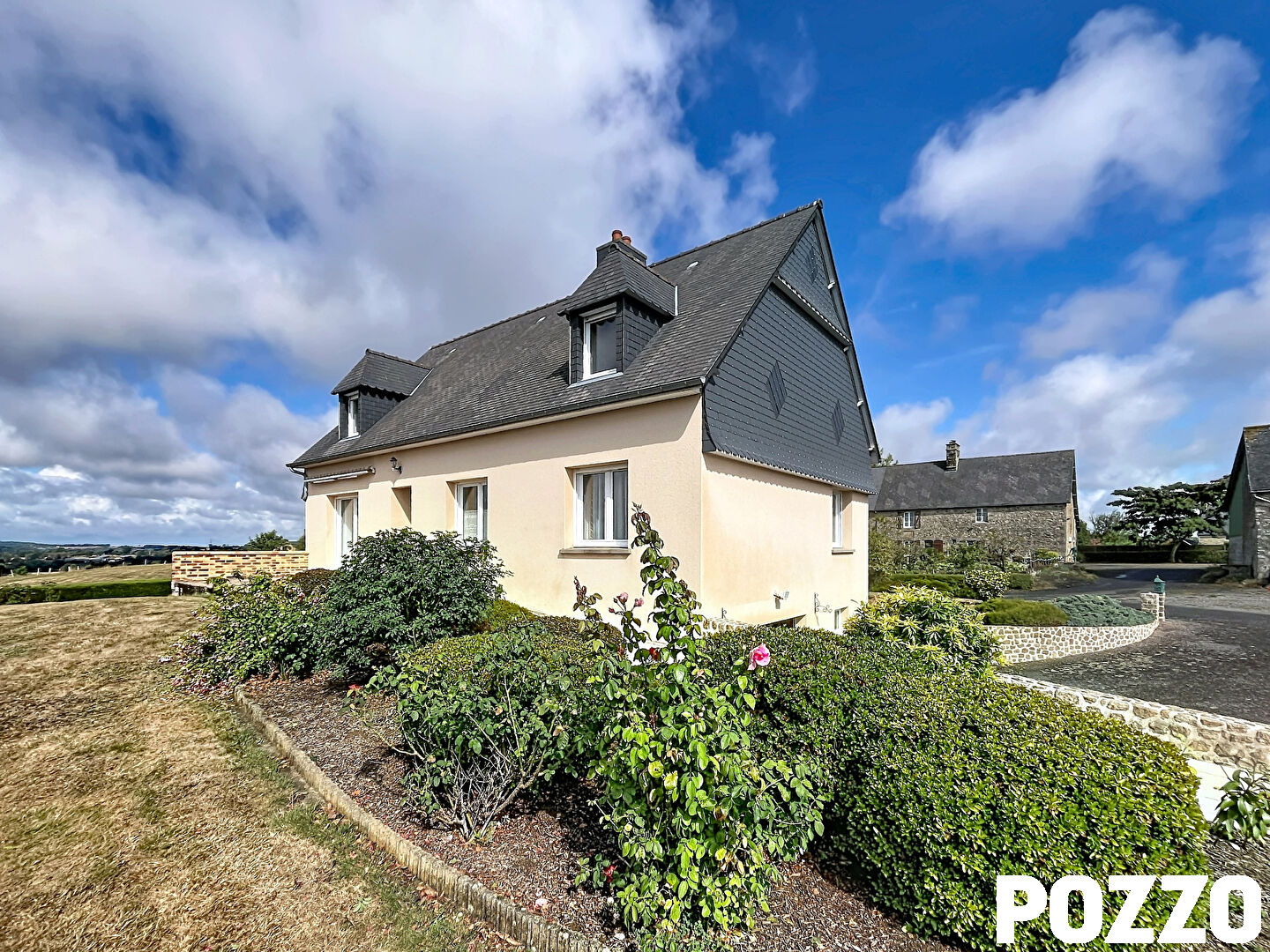 Agence immobilière de 
 Agence Pozzo-immobilier - Pozzo immobilier St Hilaire du Harcouët 
