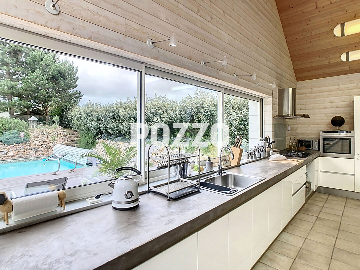 Photo Maison - 6 pièces - 4 chambres - 277 m² - terrain de 1030 m² - piscine - proche Mer et plages image 2/6