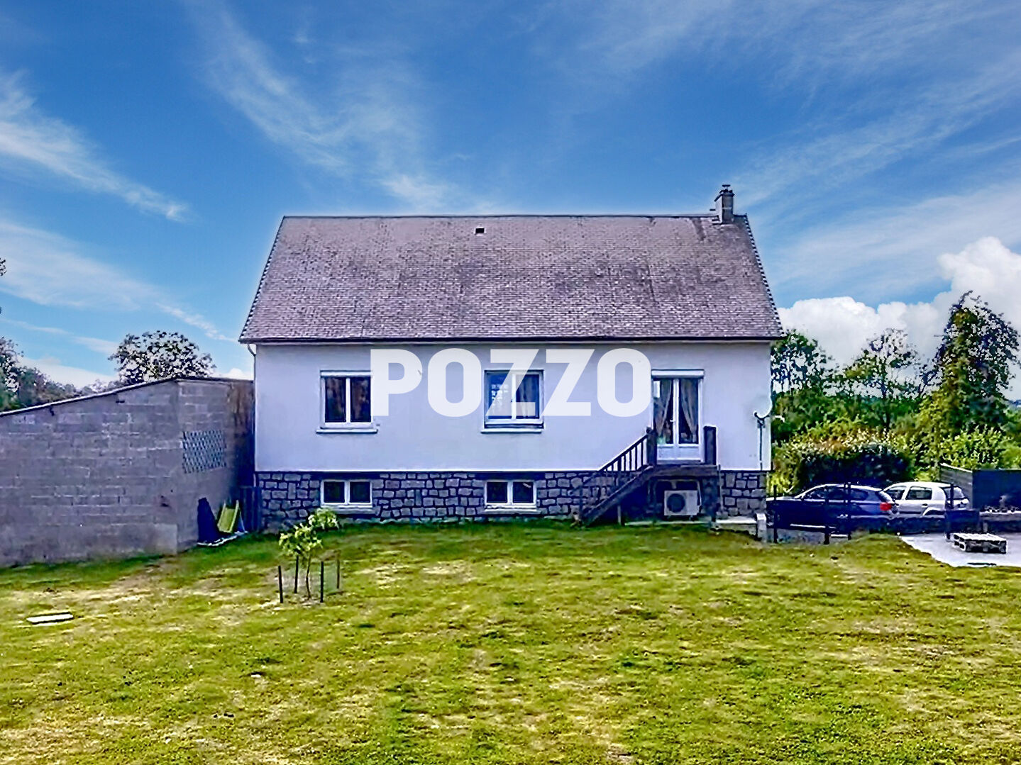 Maison rénovée de 150 m² avec sous-sol complet et grand terrain au calme à La Vendelée