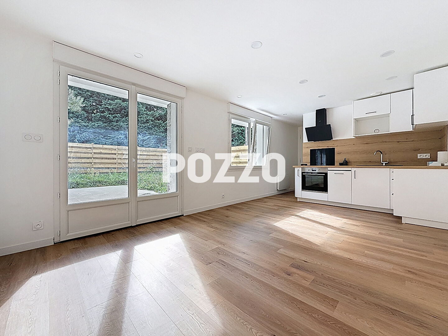 POZZO Immobilier vous propose un appartement 2 pièces avec un jardin  privatif de 300 m².