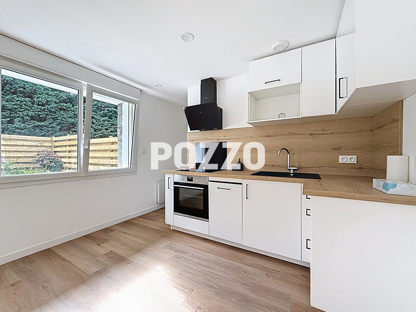 Photo POZZO Immobilier vous propose un appartement 2 pièces avec un jardin  privatif de 300 m². image 2/6