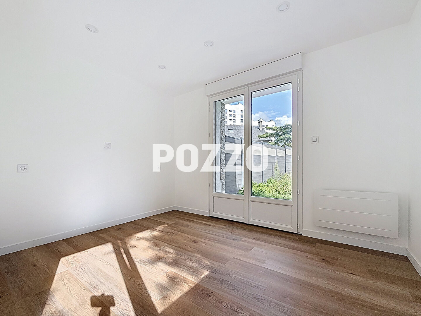 Photo POZZO Immobilier vous propose un appartement 2 pièces avec un jardin  privatif de 300 m². image 3/6