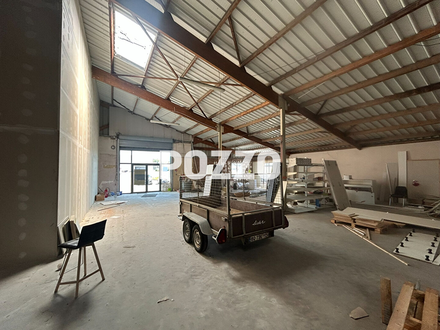 Photo Local d'activité à Avranches à usage de commerce, bureau et activité de 511 m². image 4/6