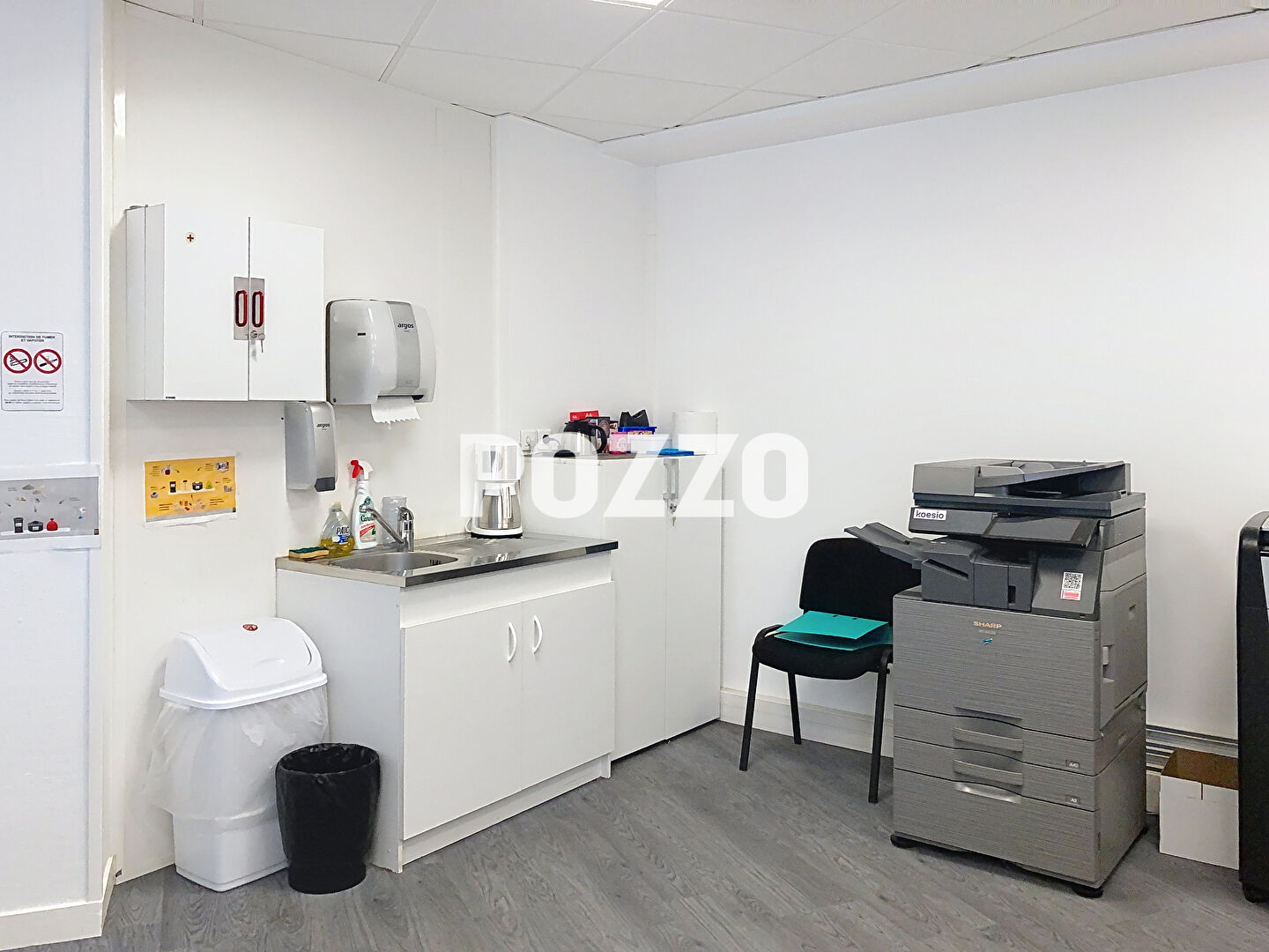 Photo Local commercial Saint Lo 578 m2 image 3/6