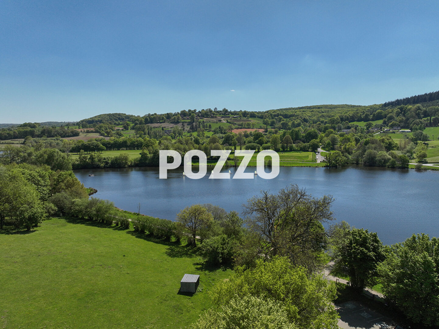 Photo A VENDRE, PROPRIETE AVEC PISCINE EN BORDURE DU LAC DE LA DATHEE à NOUES DE SIENNE (14380) image 4/6