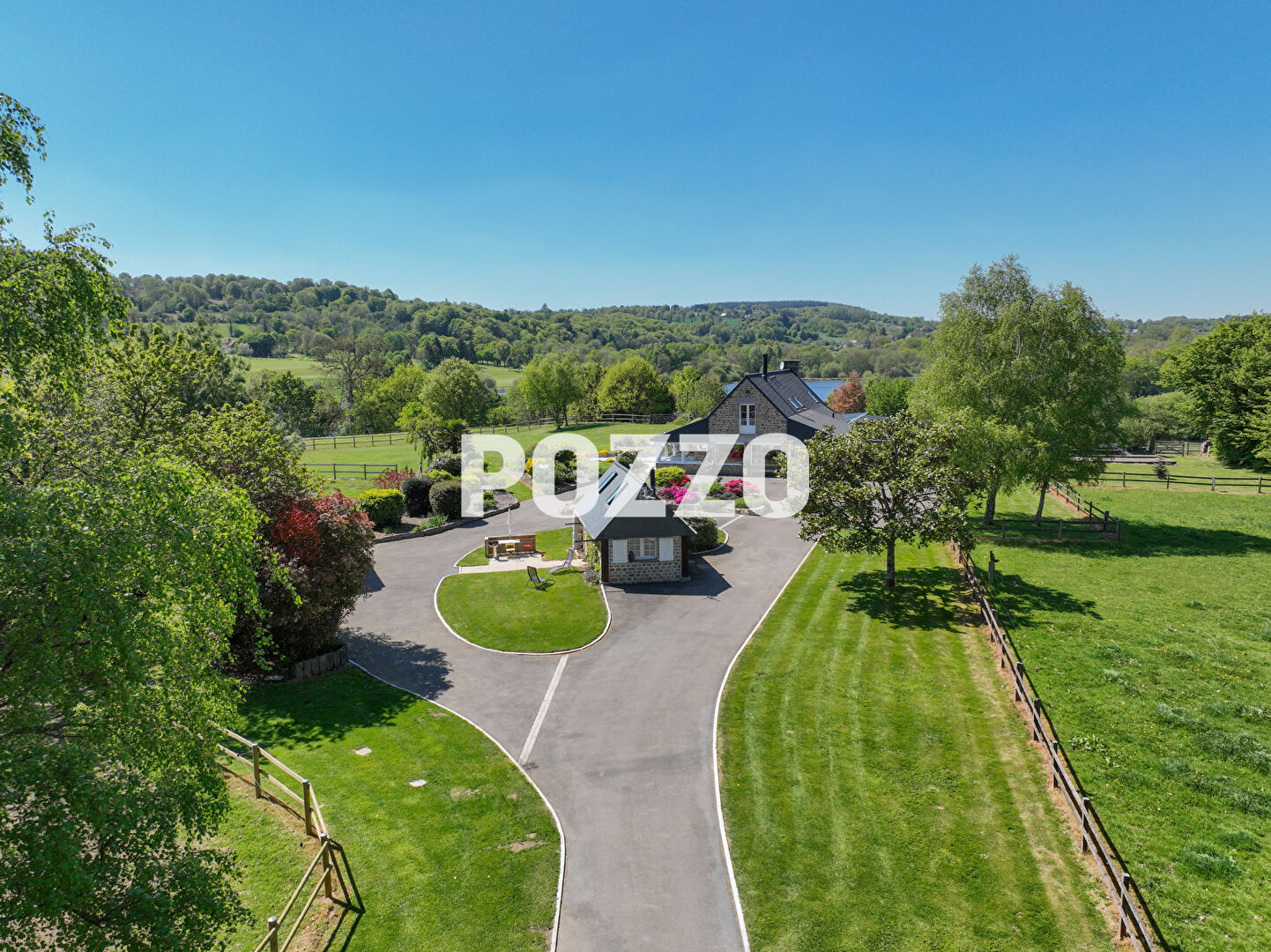 Photo A VENDRE, PROPRIETE AVEC PISCINE EN BORDURE DU LAC DE LA DATHEE à NOUES DE SIENNE (14380) image 5/6