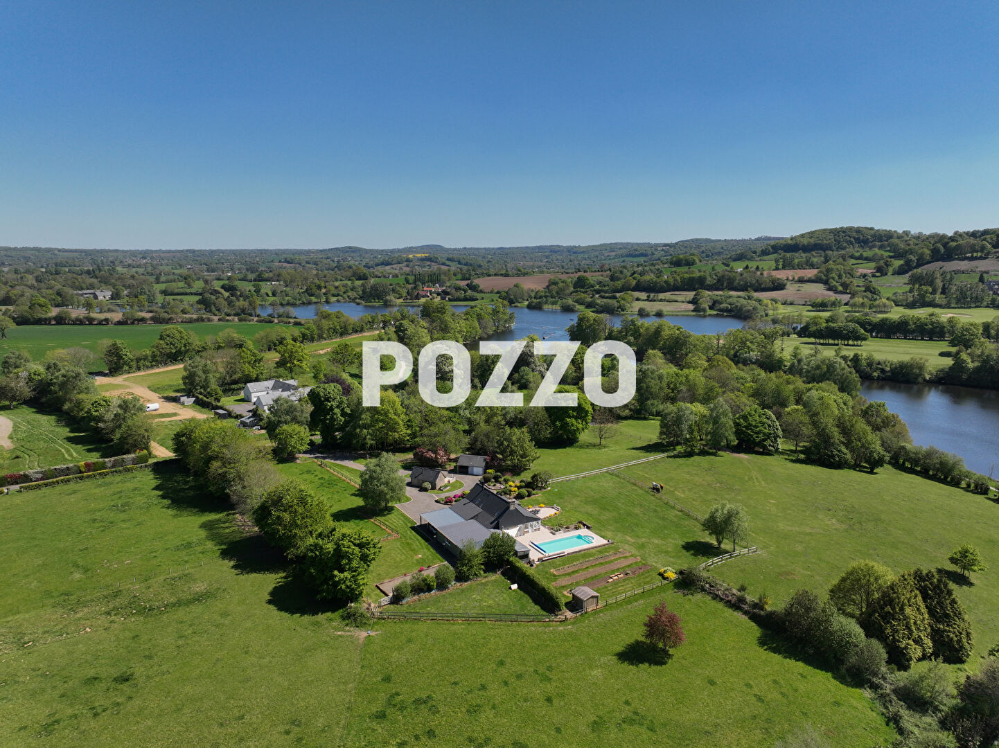 Photo A VENDRE, PROPRIETE AVEC PISCINE EN BORDURE DU LAC DE LA DATHEE à NOUES DE SIENNE (14380) image 6/6