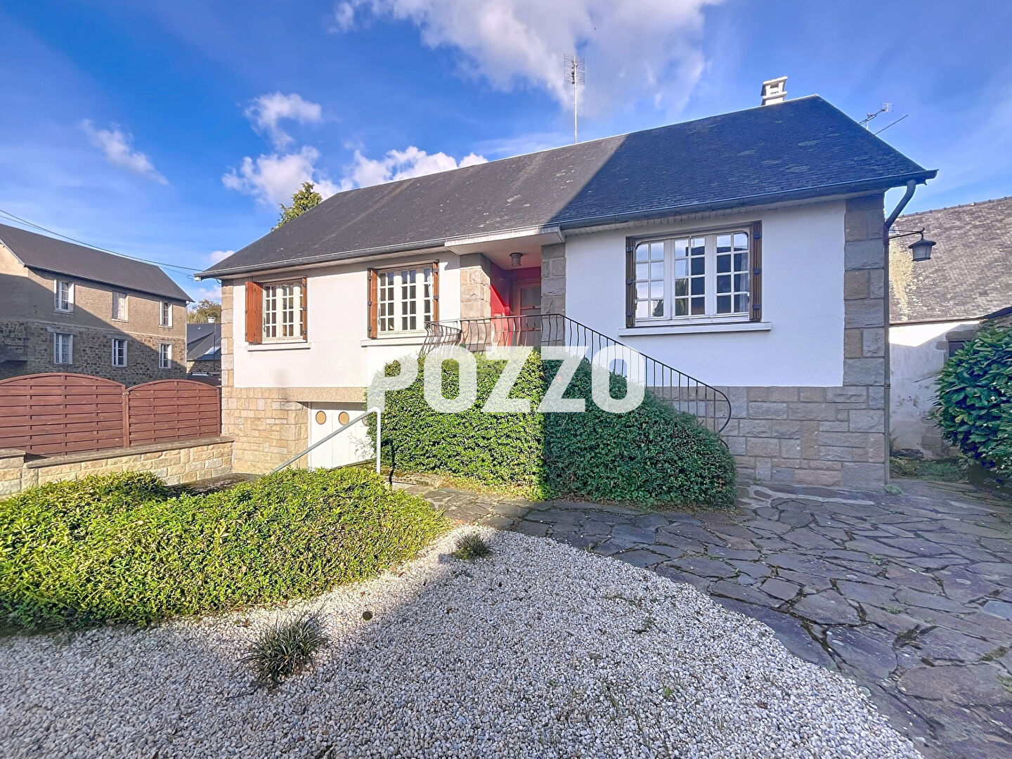 Agence immobilière de 
 Agence Pozzo-immobilier - Pozzo immobilier St Hilaire du Harcouët 
