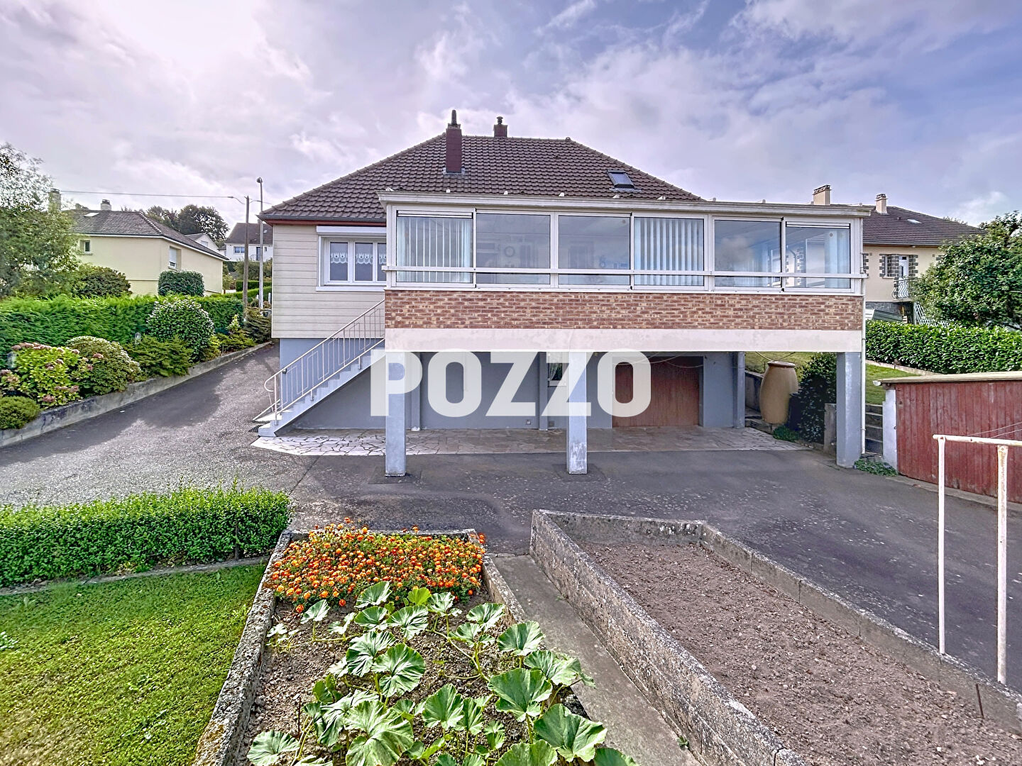 A VENDRE MAISON DE 6 PIECES PROCHE DU CENTRE-VILLE AVEC VIE DE PLAIN-PIED A VIRE-NORMANDIE (14)