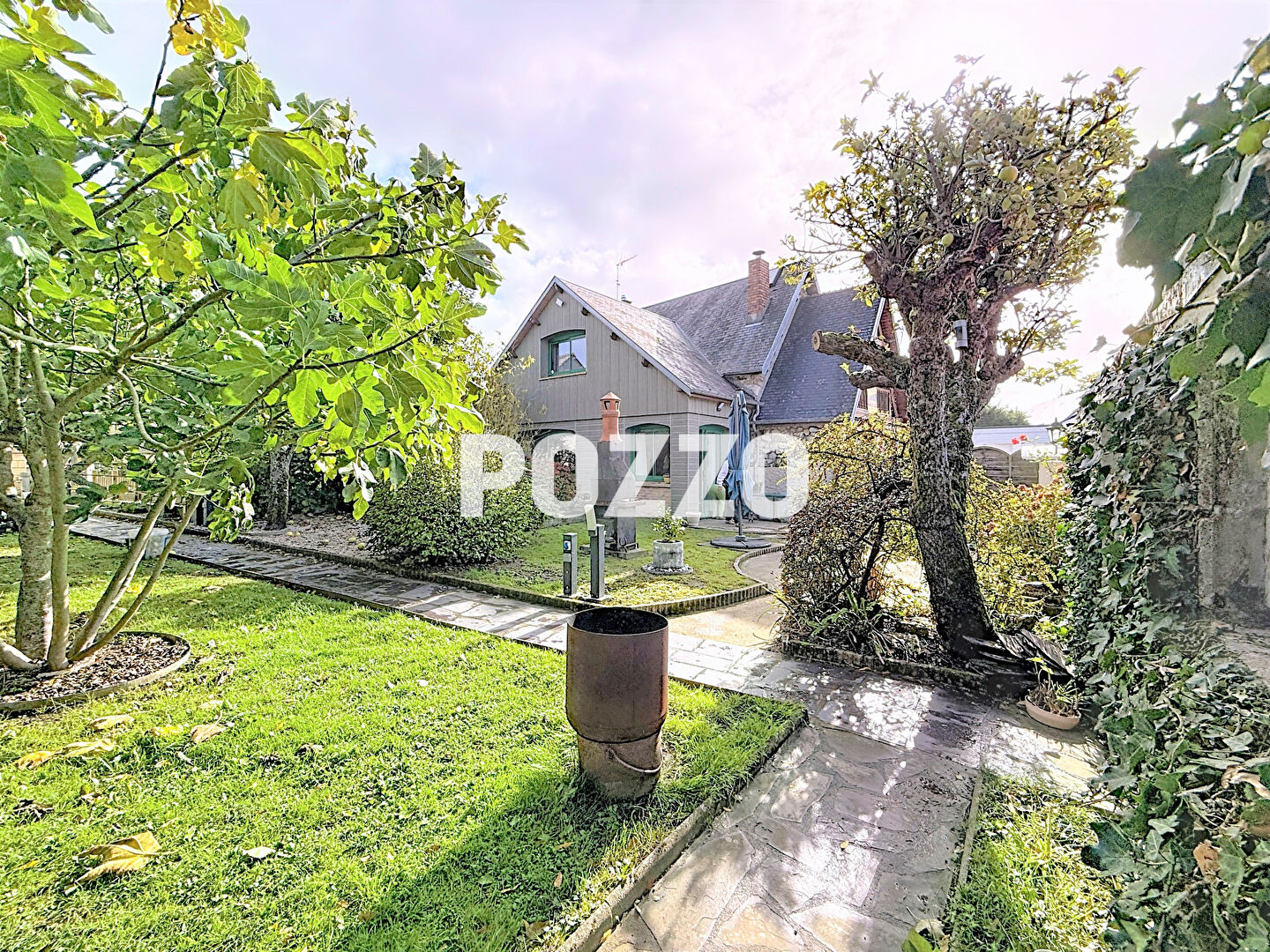 À vendre - Maison familiale avec dépendance à Yquelon