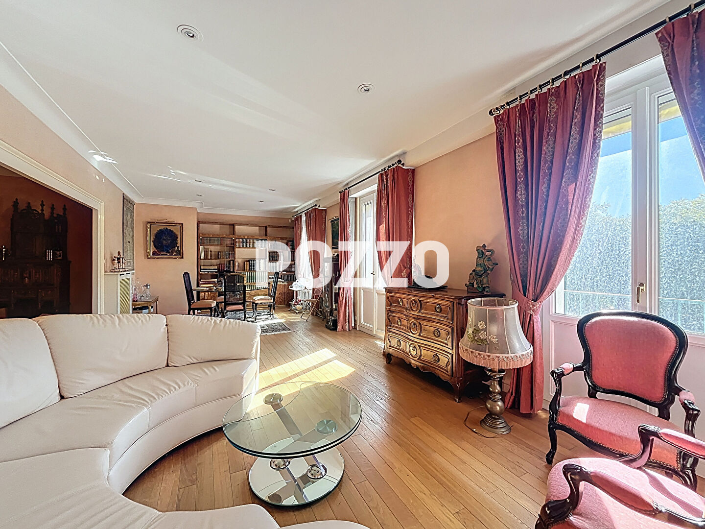 Photo Rare et vaste appartement T6 avec vue sur la prairie image 5/6