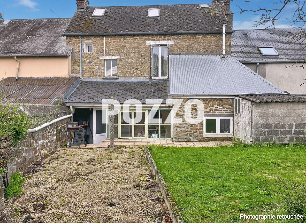 A VENDRE. TORIGNY CENTRE. MAISON DE VILLE AVEC JARDIN.