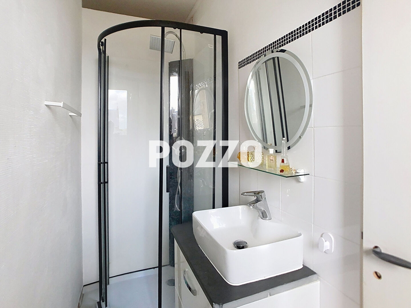 Agence immobilière de 
 Agence Pozzo-immobilier - Pozzo immobilier St Hilaire du Harcouët 
